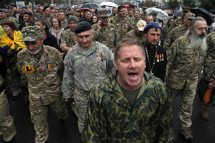 СМИ рассказали о формировании на Украине частных армий из ветеранов АТО
