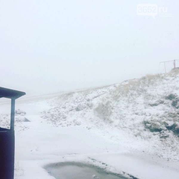 Фотофакт: в Симферополе выпал первый снег