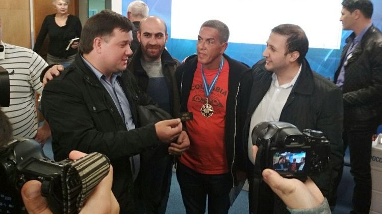 Звезда блокбастеров «Такси» получил в Крыму орден, наклейку «Агент Путина» и выбрал натуру для будущего российско-французского фильма