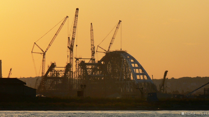 Строители Крымского моста приступили к установке второй арки