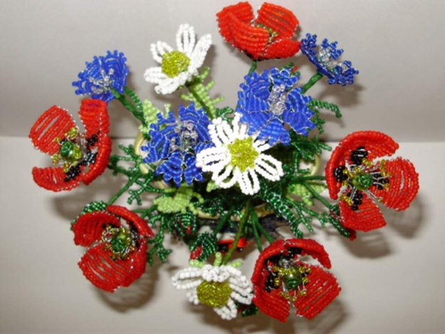В Симферополе покажут цветочные композиции и авторские украшения из бисера: где и когда