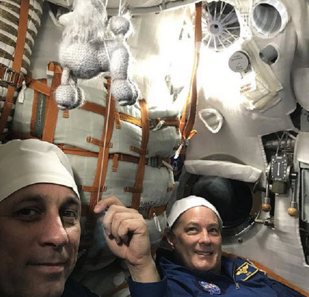 Зачем севастопольский космонавт берет с собой на МКС игрушечного пуделя [фото]