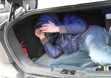 Трое парней возили по Севастополю в багажнике иномарки похищенного подростка