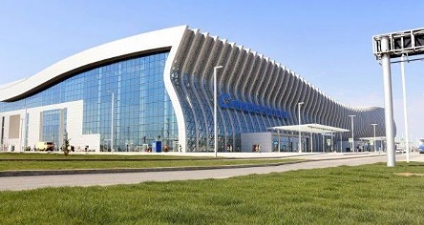 Парковка в симферопольском аэропорту стоит до тысячи рублей в час