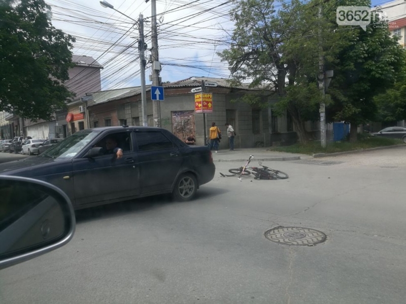 Фотофакт: в Симферополе сбили велосипедиста