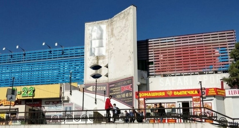 Пожарные против рекламы: в Севастополе массово демонтируют баннеры