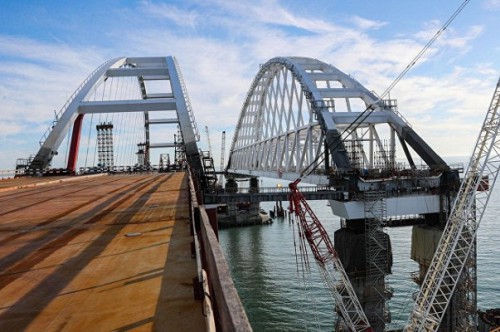 Российский эксперт: Крым мог вполне обойтись без моста 