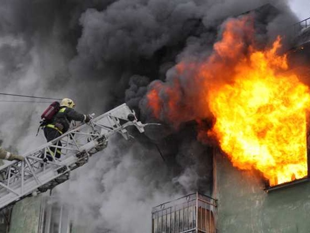 Пожар в многоэтажке Симферополя: МЧС спасли двух человек