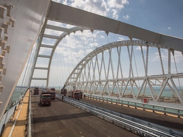 Цифра дня: сколько машин проехало по Крымскому мосту за первые сутки