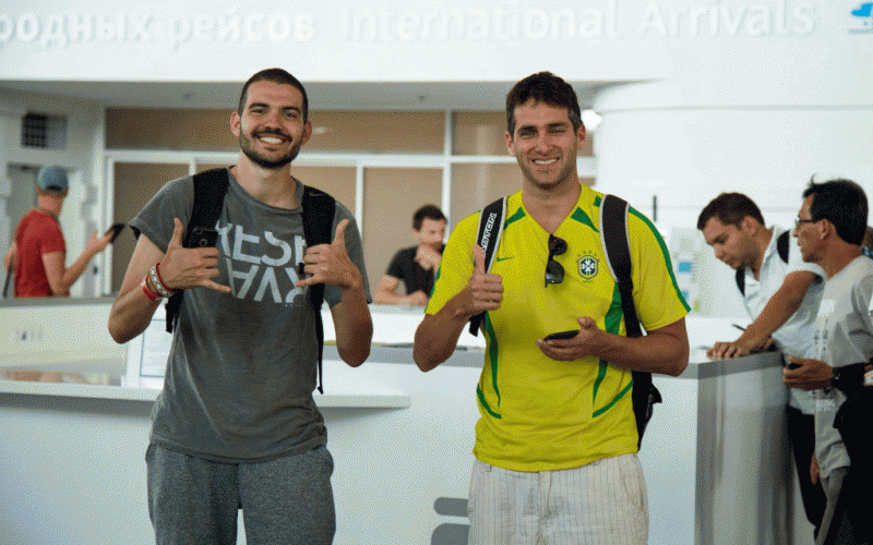 Футбольные фанаты Бразилии и Швейцарии залетели в Крым (ФОТО)