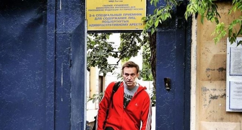 Московская тюрьма ждет иностранных фанатов с пивом, девушками и тирамису - Навальный
