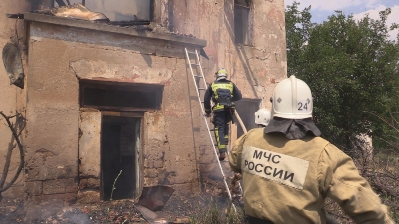 Крымский посёлок спасли от крупного лесного пожара