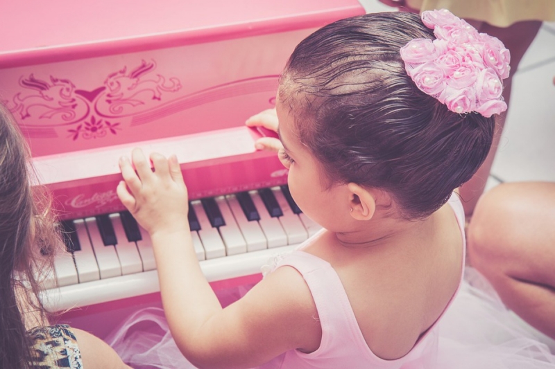  Названа главная польза занятий музыкой для детей 