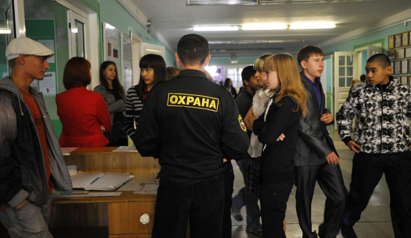 Две севастопольские школы защитят от террористов