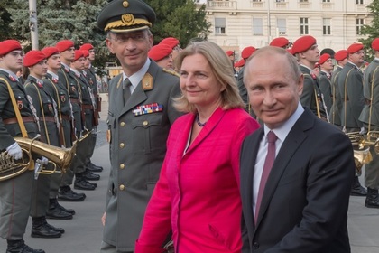 На Украине грустной улыбкой отреагировали на визит Путина в Австрию
