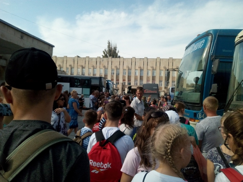 Фотофакт: жители Армянска массово выезжают из города - симферопольцы обеспокоены