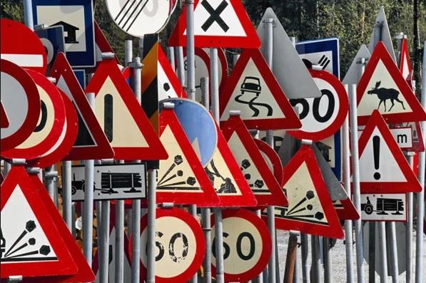 В Симферополе установили новые дорожные знаки: адреса