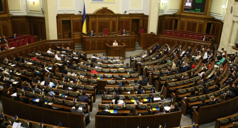 Верховная Рада приняла в I чтении изменения в конституцию о курсе в ЕС и НАТО