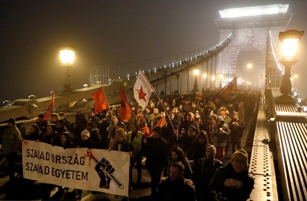 Венгрию сотрясают митинги против «рабского» Трудового кодекса