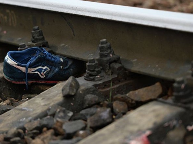 Фотофакт: под Симферополем электричка сбила женщину - полиция ищет родственников