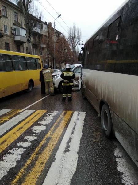 Серьезное ДТП в Севастополе: автобус столкнулся с внедорожником