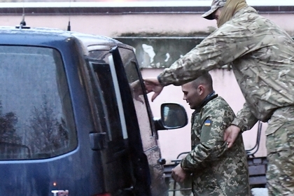 Следствие по делу задержанных в Керченском проливе украинских моряков продлили