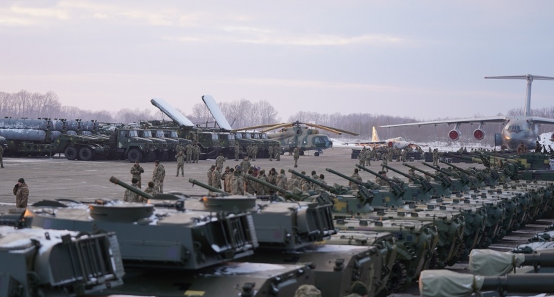 Украинские войска получили более 25 тысяч единиц оружия и техники для войны с Россией