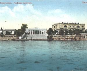 Ретро-Севастополь: музей посуточно, железный "небоскреб", "дом на шариках" и переулки Зурбагана