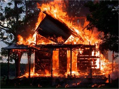 В Севастополе сгорел дом, а документы хозяина не пострадали