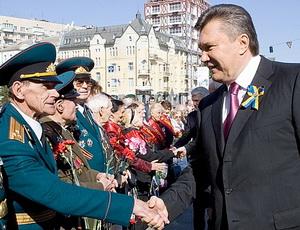 В Партии регионов пояснили, почему Янукович 9 мая отказывается от Георгиевской ленточки
