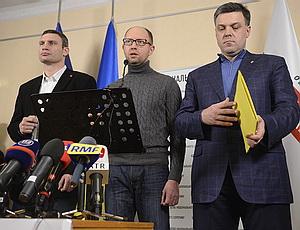 Лидеры оппозиции и Янукович подписали соглашение по урегулированию кризиса в Украине