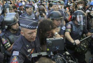 Football World Cup preview: массовые беспорядки в Бразилии