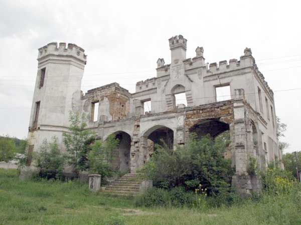 Крымские дворцы: посторонним вход воспрещён?