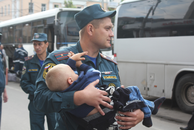 Глава МЧС России Владимир Пучков: Мы помогли избежать гуманитарной катастрофы в Донбассе