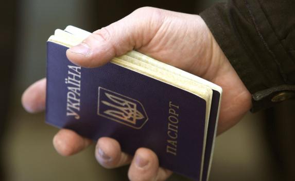 Крымчане с паспортами Украины могут получить статус резидента РФ