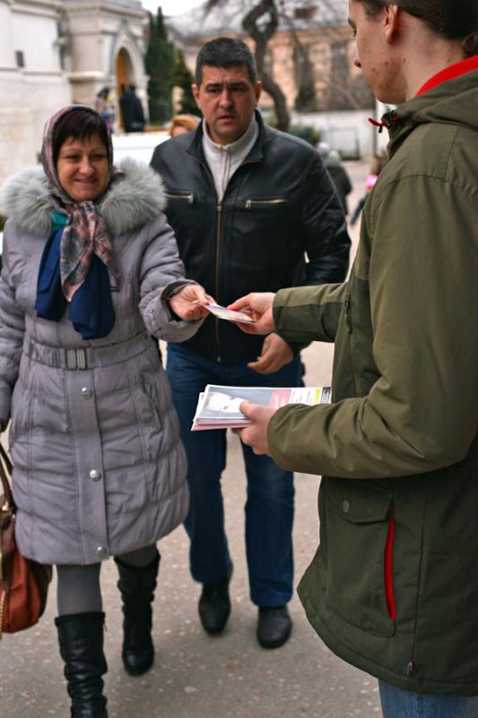 В Севастополе раздали 10 тысяч листовок против абортов