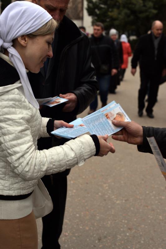 В Севастополе раздали 10 тысяч листовок против абортов