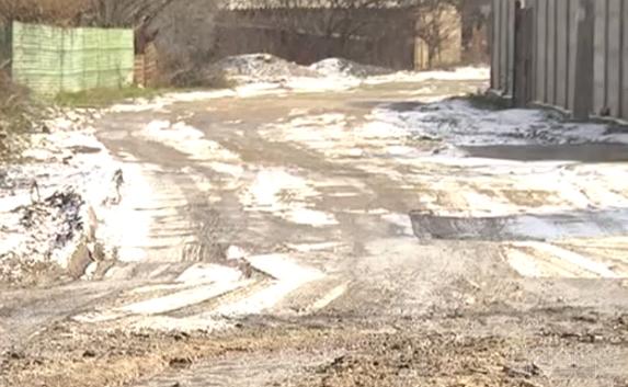 Жители Любимовки ремонтируют дороги сами