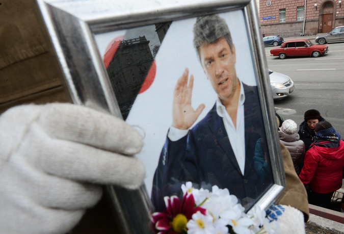 У спутницы Немцова был второй телефон с посылавшим координаты радиомаяком