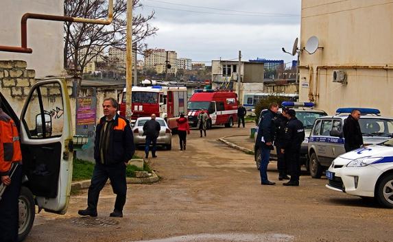 «Взорвусь вместе с борщом»: в Севастополе «заминировали» пятиэтажку