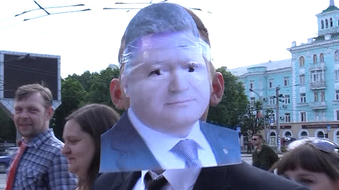 Осла-Саакашвили провели по улицам Луганска