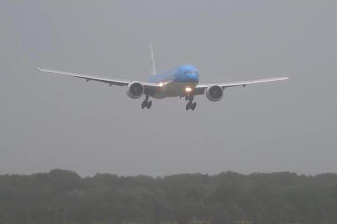 «Боинг 777» едва не разбился при посадке в Амстердаме из-за урагана