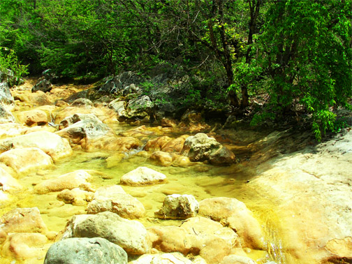 Достопримечательности Крыма: Каньон Узунджа - самый крупный на полуострове естественный источник пресной воды [Фото]
