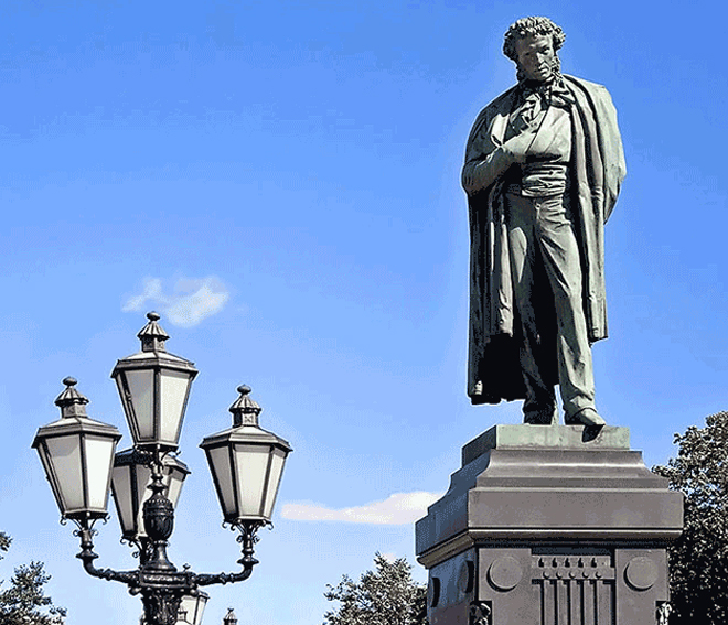 LifeNews составил список скандальных памятников Москвы