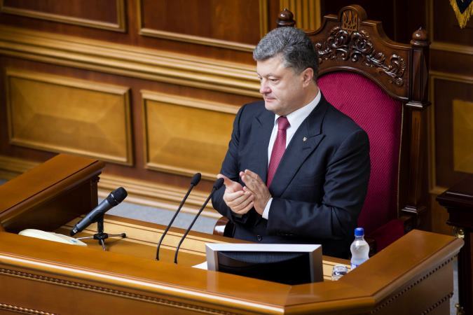 Порошенко: Закон об особом статусе Донбасса вступит в силу после выполнения ряда условий