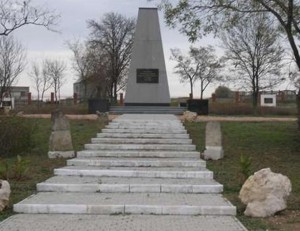 В Севастополе к визиту французов приводят в порядок кладбище
