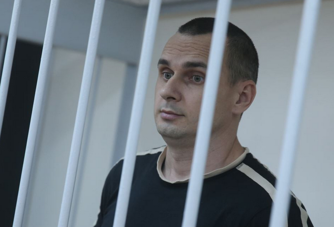 Режиссера Сенцова осудили на 20 лет за подготовку терактов в Крыму