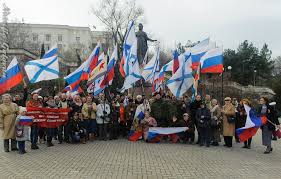 Сегодня День флага России. Горожане вспоминают "Севастопольский ритуал"