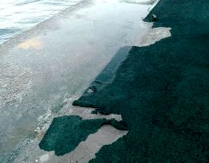 Чего на самом деле не выдержало резиновое покрытие пляжа мыса «Хрустальный» в Севастополе