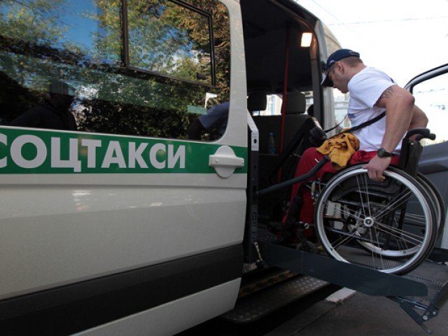 В Севастополе заработало социальное такси. Кто может им пользоваться и куда ездить